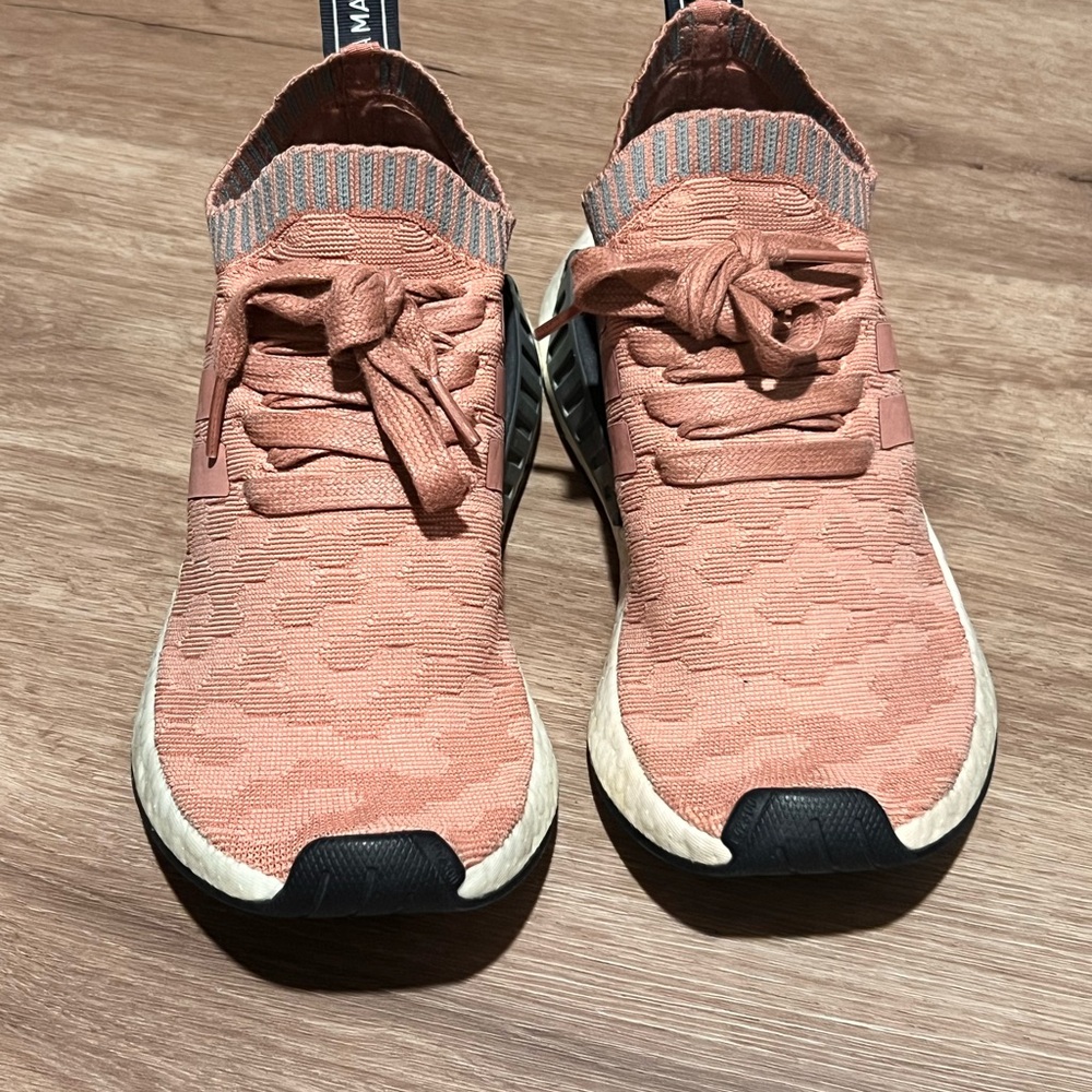 Women’s Adidas nmd r1 Pink Sneakers